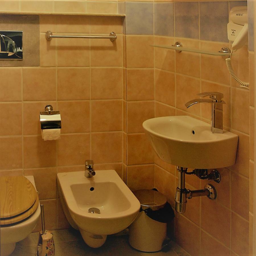 Boutique Oriente Express Hotel Cagliari Buitenkant foto