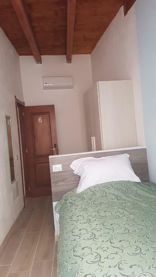 Boutique Oriente Express Hotel Cagliari Buitenkant foto